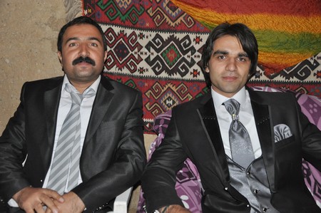 Hakkari'nin Yüksekova ilçesinde 10-11.2011 Eylül Dünya evine giren bazı çiftlerimizi sizler için sayfamıza taşıdık. Yüksekova Güncel ailesi olarak tüm çiftlerimize mutluluklar dileriz.