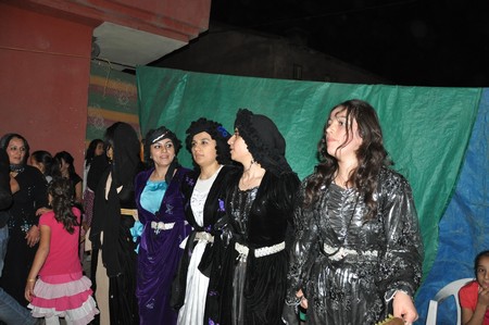 Hakkari'nin Yüksekova ilçesinde 10-11.2011 Eylül Dünya evine giren bazı çiftlerimizi sizler için sayfamıza taşıdık. Yüksekova Güncel ailesi olarak tüm çiftlerimize mutluluklar dileriz.