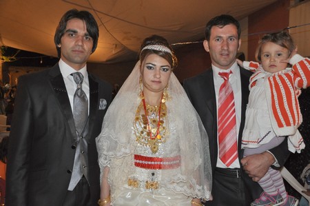 Hakkari'nin Yüksekova ilçesinde 10-11.2011 Eylül Dünya evine giren bazı çiftlerimizi sizler için sayfamıza taşıdık. Yüksekova Güncel ailesi olarak tüm çiftlerimize mutluluklar dileriz.