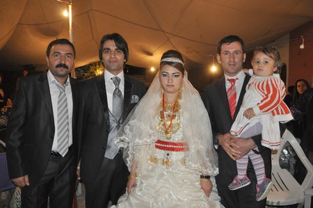 Hakkari'nin Yüksekova ilçesinde 10-11.2011 Eylül Dünya evine giren bazı çiftlerimizi sizler için sayfamıza taşıdık. Yüksekova Güncel ailesi olarak tüm çiftlerimize mutluluklar dileriz.