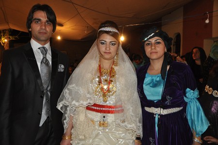 Hakkari'nin Yüksekova ilçesinde 10-11.2011 Eylül Dünya evine giren bazı çiftlerimizi sizler için sayfamıza taşıdık. Yüksekova Güncel ailesi olarak tüm çiftlerimize mutluluklar dileriz.