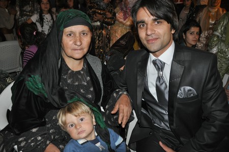 Hakkari'nin Yüksekova ilçesinde 10-11.2011 Eylül Dünya evine giren bazı çiftlerimizi sizler için sayfamıza taşıdık. Yüksekova Güncel ailesi olarak tüm çiftlerimize mutluluklar dileriz.