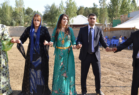 Hakkari'nin Yüksekova ilçesinde 17-18.2011 Eylül Dünya evine giren bazı çiftlerimizi sizler için sayfamıza taşıdık. Yüksekova Güncel ailesi olarak tüm çiftlerimize mutluluklar dileriz.