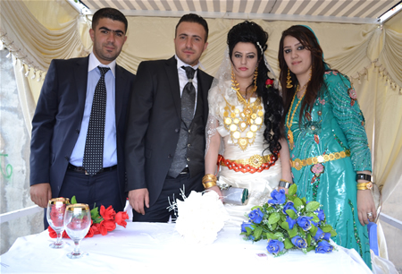 Hakkari'nin Yüksekova ilçesinde 17-18.2011 Eylül Dünya evine giren bazı çiftlerimizi sizler için sayfamıza taşıdık. Yüksekova Güncel ailesi olarak tüm çiftlerimize mutluluklar dileriz.