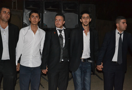 Hakkari'nin Yüksekova ilçesinde 17-18.2011 Eylül Dünya evine giren bazı çiftlerimizi sizler için sayfamıza taşıdık. Yüksekova Güncel ailesi olarak tüm çiftlerimize mutluluklar dileriz.