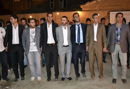 Hakkari'nin Yüksekova ilçesinde 17-18.2011 Eylül Dünya evine giren bazı çiftlerimizi sizler için sayfamıza taşıdık. Yüksekova Güncel ailesi olarak tüm çiftlerimize mutluluklar dileriz.