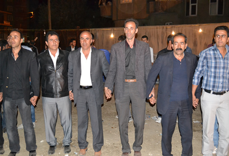 Hakkari'nin Yüksekova ilçesinde 17-18.2011 Eylül Dünya evine giren bazı çiftlerimizi sizler için sayfamıza taşıdık. Yüksekova Güncel ailesi olarak tüm çiftlerimize mutluluklar dileriz.