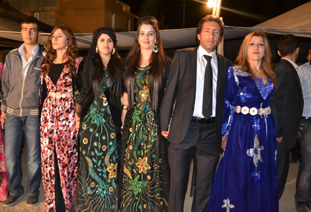 Hakkari'nin Yüksekova ilçesinde 17-18.2011 Eylül Dünya evine giren bazı çiftlerimizi sizler için sayfamıza taşıdık. Yüksekova Güncel ailesi olarak tüm çiftlerimize mutluluklar dileriz.