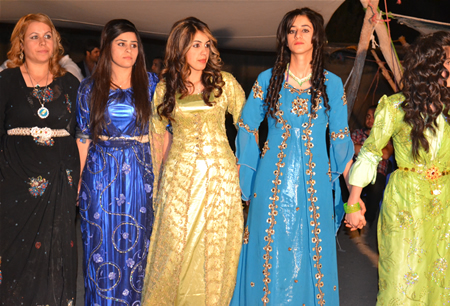 Hakkari'nin Yüksekova ilçesinde 17-18.2011 Eylül Dünya evine giren bazı çiftlerimizi sizler için sayfamıza taşıdık. Yüksekova Güncel ailesi olarak tüm çiftlerimize mutluluklar dileriz.