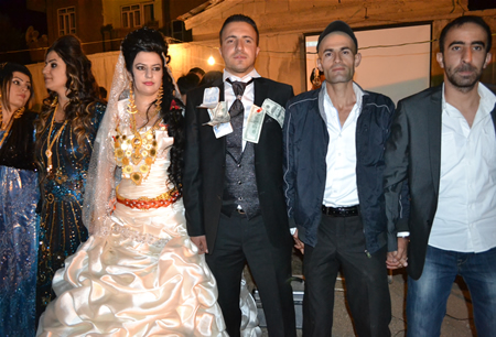 Hakkari'nin Yüksekova ilçesinde 17-18.2011 Eylül Dünya evine giren bazı çiftlerimizi sizler için sayfamıza taşıdık. Yüksekova Güncel ailesi olarak tüm çiftlerimize mutluluklar dileriz.