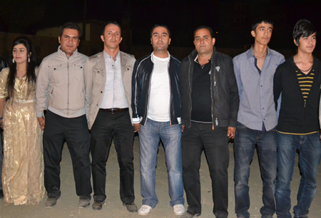 Hakkari'nin Yüksekova ilçesinde 17-18.2011 Eylül Dünya evine giren bazı çiftlerimizi sizler için sayfamıza taşıdık. Yüksekova Güncel ailesi olarak tüm çiftlerimize mutluluklar dileriz.