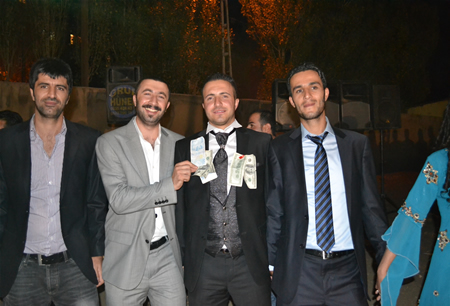 Hakkari'nin Yüksekova ilçesinde 17-18.2011 Eylül Dünya evine giren bazı çiftlerimizi sizler için sayfamıza taşıdık. Yüksekova Güncel ailesi olarak tüm çiftlerimize mutluluklar dileriz.