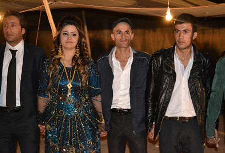 Hakkari'nin Yüksekova ilçesinde 17-18.2011 Eylül Dünya evine giren bazı çiftlerimizi sizler için sayfamıza taşıdık. Yüksekova Güncel ailesi olarak tüm çiftlerimize mutluluklar dileriz.