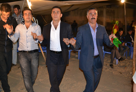 Hakkari'nin Yüksekova ilçesinde 17-18.2011 Eylül Dünya evine giren bazı çiftlerimizi sizler için sayfamıza taşıdık. Yüksekova Güncel ailesi olarak tüm çiftlerimize mutluluklar dileriz.