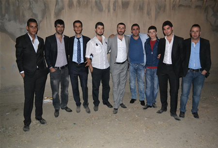 Hakkari'nin Yüksekova ilçesinde 17-18.2011 Eylül Dünya evine giren bazı çiftlerimizi sizler için sayfamıza taşıdık. Yüksekova Güncel ailesi olarak tüm çiftlerimize mutluluklar dileriz.