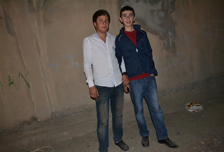 Hakkari'nin Yüksekova ilçesinde 17-18.2011 Eylül Dünya evine giren bazı çiftlerimizi sizler için sayfamıza taşıdık. Yüksekova Güncel ailesi olarak tüm çiftlerimize mutluluklar dileriz.