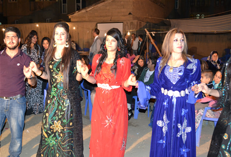 Hakkari'nin Yüksekova ilçesinde 17-18.2011 Eylül Dünya evine giren bazı çiftlerimizi sizler için sayfamıza taşıdık. Yüksekova Güncel ailesi olarak tüm çiftlerimize mutluluklar dileriz.