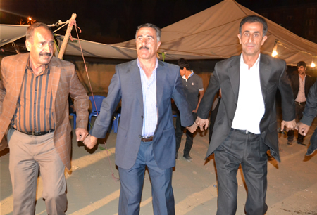 Hakkari'nin Yüksekova ilçesinde 17-18.2011 Eylül Dünya evine giren bazı çiftlerimizi sizler için sayfamıza taşıdık. Yüksekova Güncel ailesi olarak tüm çiftlerimize mutluluklar dileriz.