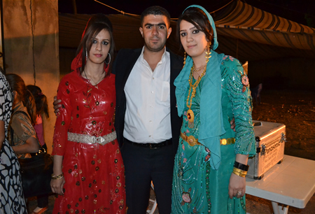 Hakkari'nin Yüksekova ilçesinde 17-18.2011 Eylül Dünya evine giren bazı çiftlerimizi sizler için sayfamıza taşıdık. Yüksekova Güncel ailesi olarak tüm çiftlerimize mutluluklar dileriz.