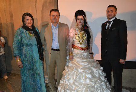 Hakkari'nin Yüksekova ilçesinde 17-18.2011 Eylül Dünya evine giren bazı çiftlerimizi sizler için sayfamıza taşıdık. Yüksekova Güncel ailesi olarak tüm çiftlerimize mutluluklar dileriz.