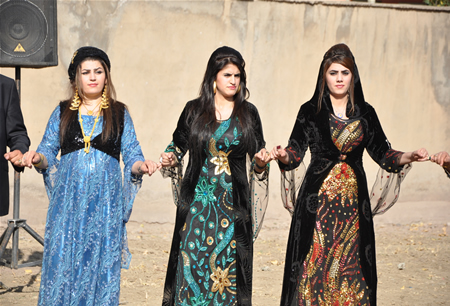 Hakkari'nin Yüksekova ilçesinde 17-18.2011 Eylül Dünya evine giren bazı çiftlerimizi sizler için sayfamıza taşıdık. Yüksekova Güncel ailesi olarak tüm çiftlerimize mutluluklar dileriz.