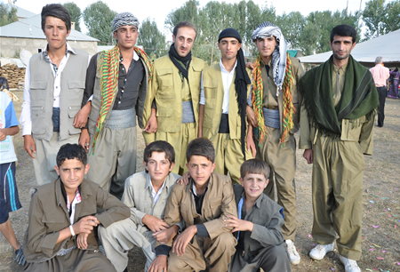 Hakkari'nin Yüksekova ilçesinde 17-18.2011 Eylül Dünya evine giren bazı çiftlerimizi sizler için sayfamıza taşıdık. Yüksekova Güncel ailesi olarak tüm çiftlerimize mutluluklar dileriz.