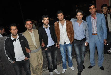 Hakkari'nin Yüksekova ilçesinde 17-18.2011 Eylül Dünya evine giren bazı çiftlerimizi sizler için sayfamıza taşıdık. Yüksekova Güncel ailesi olarak tüm çiftlerimize mutluluklar dileriz.