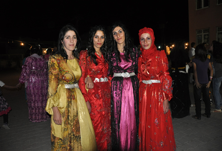 Hakkari'nin Yüksekova ilçesinde 17-18.2011 Eylül Dünya evine giren bazı çiftlerimizi sizler için sayfamıza taşıdık. Yüksekova Güncel ailesi olarak tüm çiftlerimize mutluluklar dileriz.