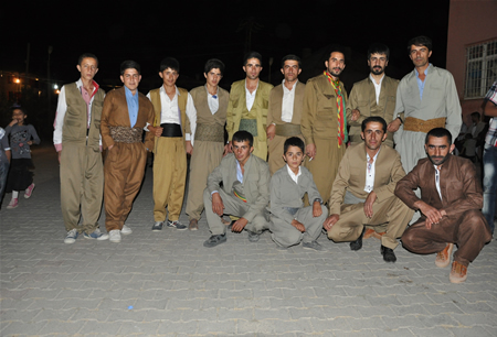 Hakkari'nin Yüksekova ilçesinde 17-18.2011 Eylül Dünya evine giren bazı çiftlerimizi sizler için sayfamıza taşıdık. Yüksekova Güncel ailesi olarak tüm çiftlerimize mutluluklar dileriz.