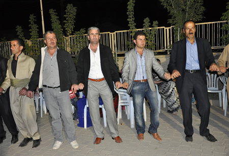 Hakkari'nin Yüksekova ilçesinde 17-18.2011 Eylül Dünya evine giren bazı çiftlerimizi sizler için sayfamıza taşıdık. Yüksekova Güncel ailesi olarak tüm çiftlerimize mutluluklar dileriz.