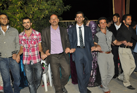 Hakkari'nin Yüksekova ilçesinde 17-18.2011 Eylül Dünya evine giren bazı çiftlerimizi sizler için sayfamıza taşıdık. Yüksekova Güncel ailesi olarak tüm çiftlerimize mutluluklar dileriz.