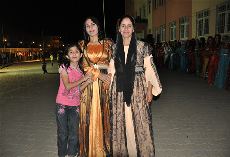 Hakkari'nin Yüksekova ilçesinde 17-18.2011 Eylül Dünya evine giren bazı çiftlerimizi sizler için sayfamıza taşıdık. Yüksekova Güncel ailesi olarak tüm çiftlerimize mutluluklar dileriz.