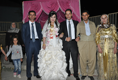 Hakkari'nin Yüksekova ilçesinde 17-18.2011 Eylül Dünya evine giren bazı çiftlerimizi sizler için sayfamıza taşıdık. Yüksekova Güncel ailesi olarak tüm çiftlerimize mutluluklar dileriz.