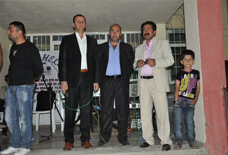 Hakkari'nin Yüksekova ilçesinde 17-18.2011 Eylül Dünya evine giren bazı çiftlerimizi sizler için sayfamıza taşıdık. Yüksekova Güncel ailesi olarak tüm çiftlerimize mutluluklar dileriz.