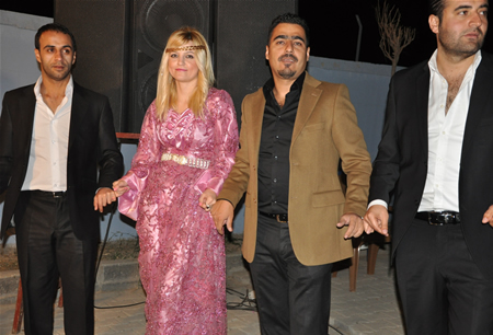 Hakkari'nin Yüksekova ilçesinde 17-18.2011 Eylül Dünya evine giren bazı çiftlerimizi sizler için sayfamıza taşıdık. Yüksekova Güncel ailesi olarak tüm çiftlerimize mutluluklar dileriz.