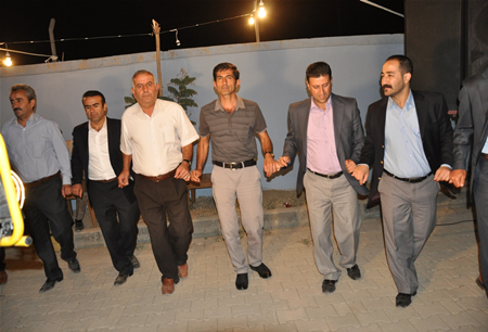 Hakkari'nin Yüksekova ilçesinde 17-18.2011 Eylül Dünya evine giren bazı çiftlerimizi sizler için sayfamıza taşıdık. Yüksekova Güncel ailesi olarak tüm çiftlerimize mutluluklar dileriz.