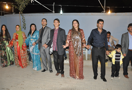 Hakkari'nin Yüksekova ilçesinde 17-18.2011 Eylül Dünya evine giren bazı çiftlerimizi sizler için sayfamıza taşıdık. Yüksekova Güncel ailesi olarak tüm çiftlerimize mutluluklar dileriz.