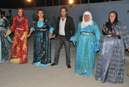 Hakkari'nin Yüksekova ilçesinde 17-18.2011 Eylül Dünya evine giren bazı çiftlerimizi sizler için sayfamıza taşıdık. Yüksekova Güncel ailesi olarak tüm çiftlerimize mutluluklar dileriz.