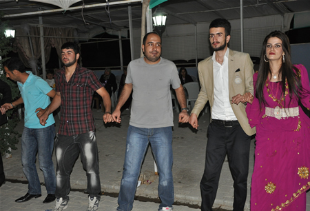 Hakkari'nin Yüksekova ilçesinde 17-18.2011 Eylül Dünya evine giren bazı çiftlerimizi sizler için sayfamıza taşıdık. Yüksekova Güncel ailesi olarak tüm çiftlerimize mutluluklar dileriz.