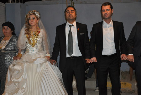 Hakkari'nin Yüksekova ilçesinde 17-18.2011 Eylül Dünya evine giren bazı çiftlerimizi sizler için sayfamıza taşıdık. Yüksekova Güncel ailesi olarak tüm çiftlerimize mutluluklar dileriz.