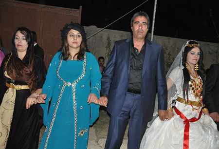 Hakkari'nin Yüksekova ilçesinde 17-18.2011 Eylül Dünya evine giren bazı çiftlerimizi sizler için sayfamıza taşıdık. Yüksekova Güncel ailesi olarak tüm çiftlerimize mutluluklar dileriz.