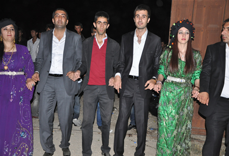 Hakkari'nin Yüksekova ilçesinde 17-18.2011 Eylül Dünya evine giren bazı çiftlerimizi sizler için sayfamıza taşıdık. Yüksekova Güncel ailesi olarak tüm çiftlerimize mutluluklar dileriz.