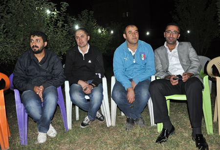 Hakkari'nin Yüksekova ilçesinde 17-18.2011 Eylül Dünya evine giren bazı çiftlerimizi sizler için sayfamıza taşıdık. Yüksekova Güncel ailesi olarak tüm çiftlerimize mutluluklar dileriz.