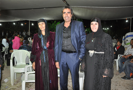 Hakkari'nin Yüksekova ilçesinde 17-18.2011 Eylül Dünya evine giren bazı çiftlerimizi sizler için sayfamıza taşıdık. Yüksekova Güncel ailesi olarak tüm çiftlerimize mutluluklar dileriz.