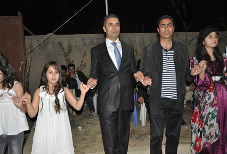 Hakkari'nin Yüksekova ilçesinde 17-18.2011 Eylül Dünya evine giren bazı çiftlerimizi sizler için sayfamıza taşıdık. Yüksekova Güncel ailesi olarak tüm çiftlerimize mutluluklar dileriz.