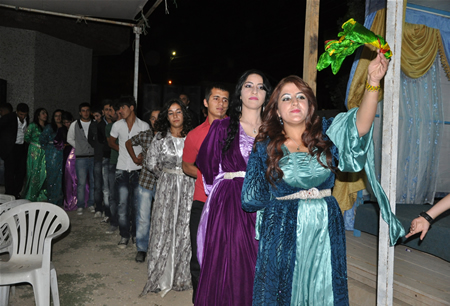 Hakkari'nin Yüksekova ilçesinde 17-18.2011 Eylül Dünya evine giren bazı çiftlerimizi sizler için sayfamıza taşıdık. Yüksekova Güncel ailesi olarak tüm çiftlerimize mutluluklar dileriz.