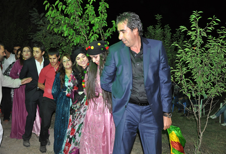 Hakkari'nin Yüksekova ilçesinde 17-18.2011 Eylül Dünya evine giren bazı çiftlerimizi sizler için sayfamıza taşıdık. Yüksekova Güncel ailesi olarak tüm çiftlerimize mutluluklar dileriz.