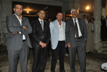 Hakkari'nin Yüksekova ilçesinde 17-18.2011 Eylül Dünya evine giren bazı çiftlerimizi sizler için sayfamıza taşıdık. Yüksekova Güncel ailesi olarak tüm çiftlerimize mutluluklar dileriz.