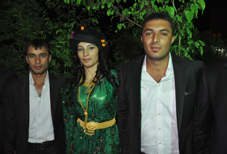 Hakkari'nin Yüksekova ilçesinde 17-18.2011 Eylül Dünya evine giren bazı çiftlerimizi sizler için sayfamıza taşıdık. Yüksekova Güncel ailesi olarak tüm çiftlerimize mutluluklar dileriz.