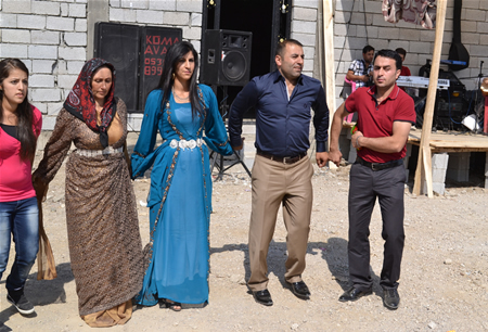 Hakkari'nin Yüksekova ilçesinde 17-18.2011 Eylül Dünya evine giren bazı çiftlerimizi sizler için sayfamıza taşıdık. Yüksekova Güncel ailesi olarak tüm çiftlerimize mutluluklar dileriz.